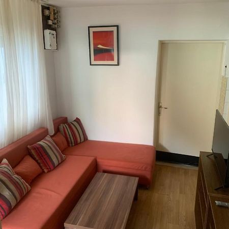 Cheerfull 2-Bedroom With Patio. Close To All Ameneties. Zagreb Exteriör bild